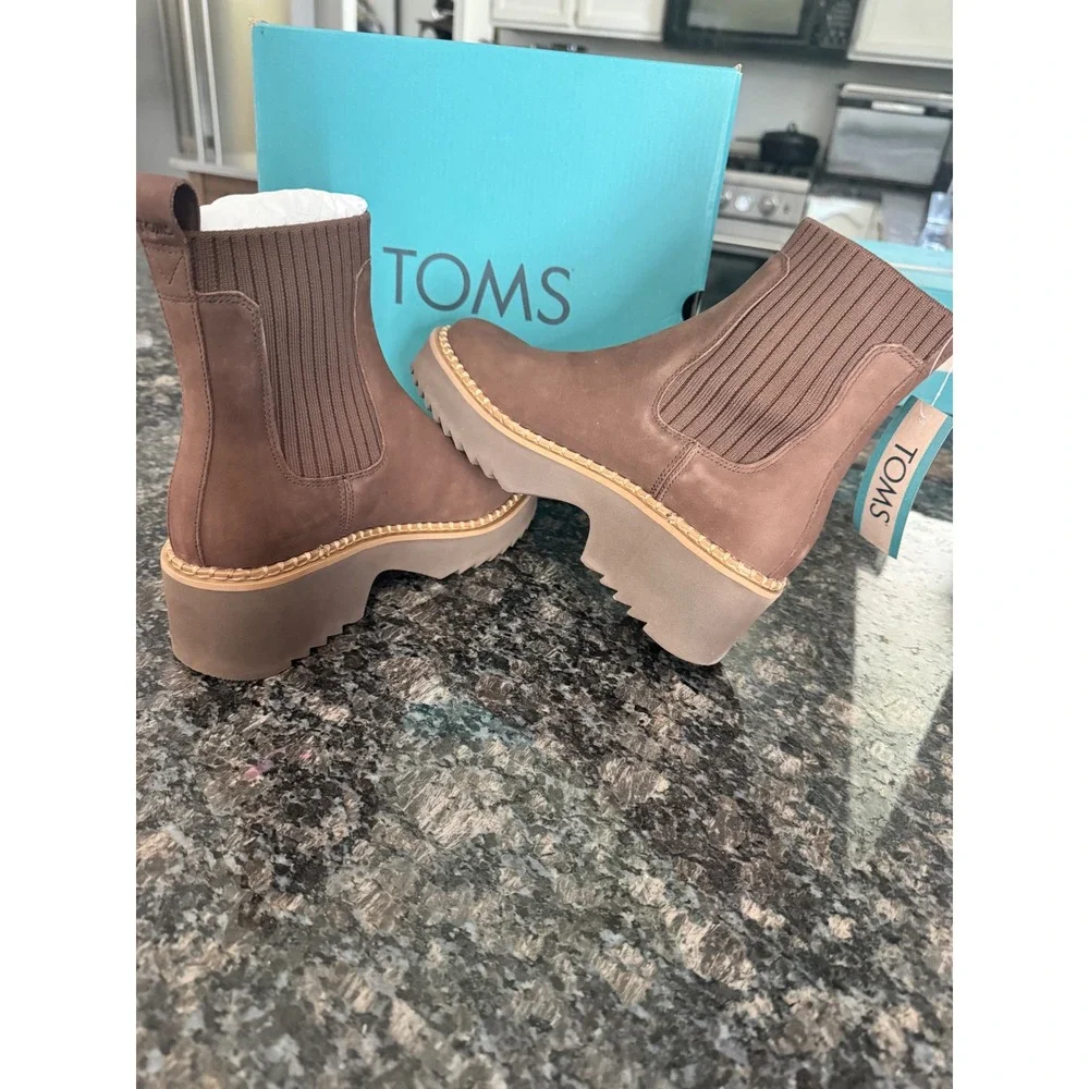 TOMS Millie Water Resistant Oak Brown Nubuck Leather Lug Sole Boots Womens 6‎